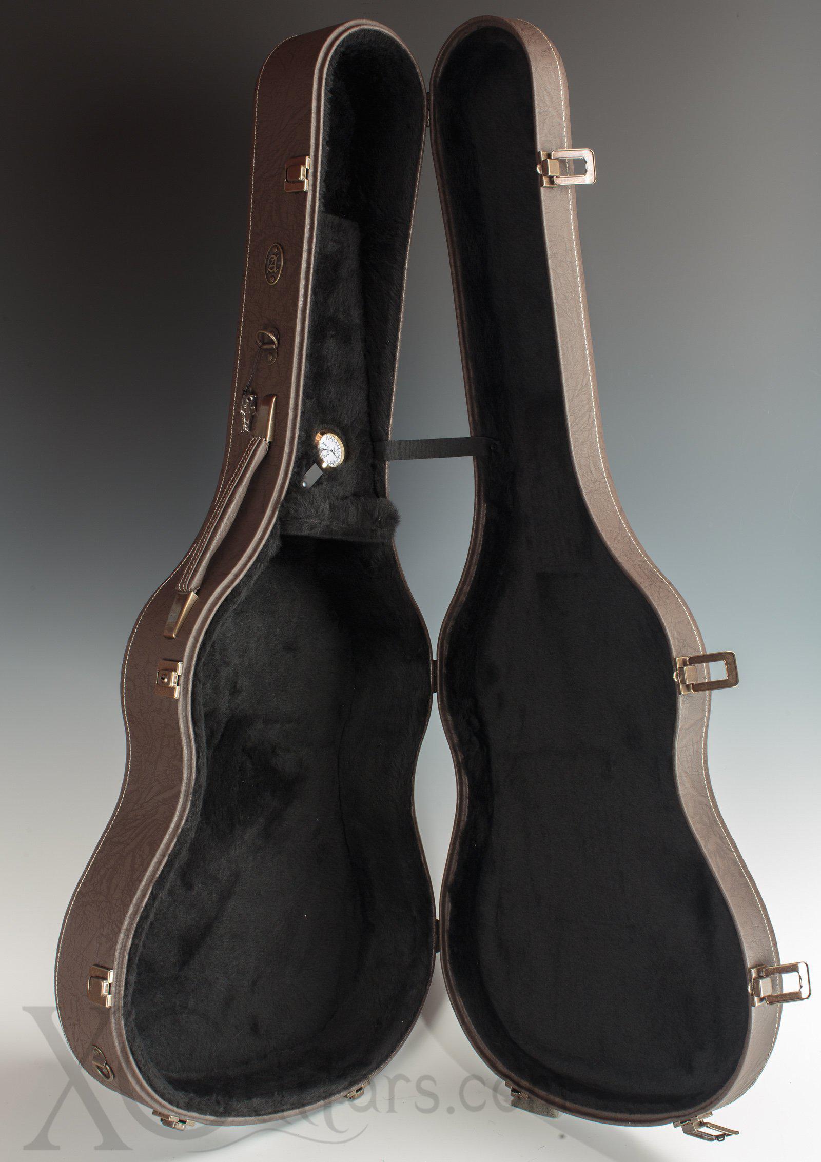 VGV Hardshell Case: Brown with Hygrometer (classy!) - Upgrade