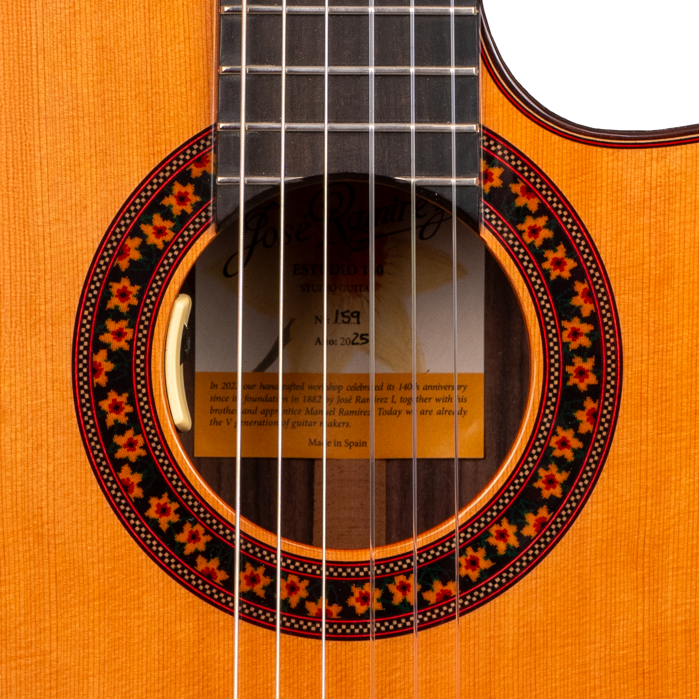 Ramirez Estudio 140 CUTAWAY Cedar Top Classical Guitar